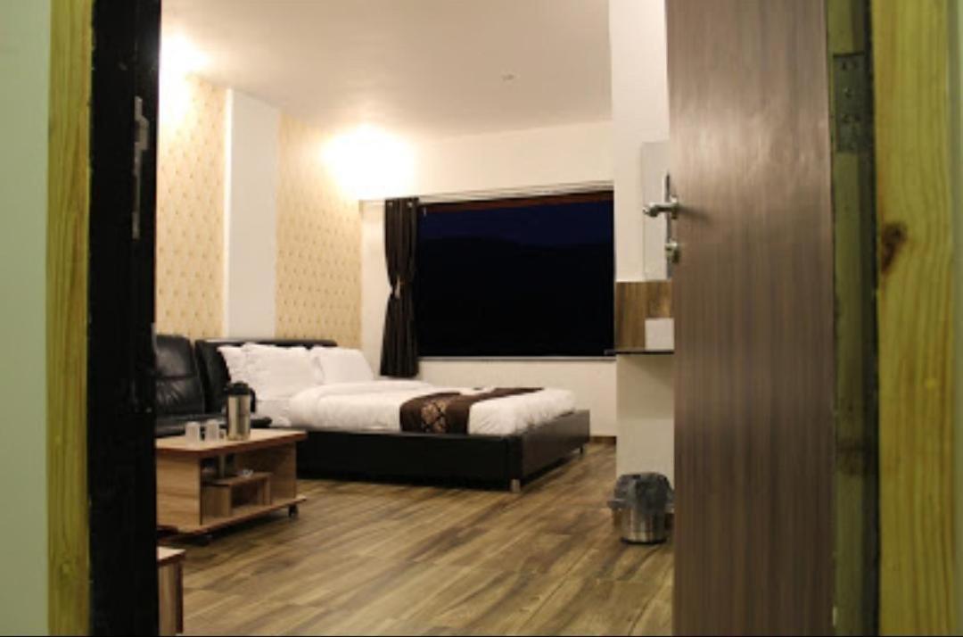 Strawberry Hills Saputara Hotel Екстериор снимка
