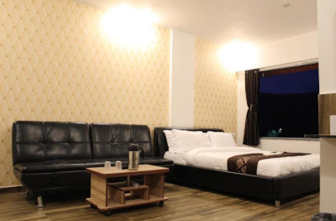 Strawberry Hills Saputara Hotel Екстериор снимка